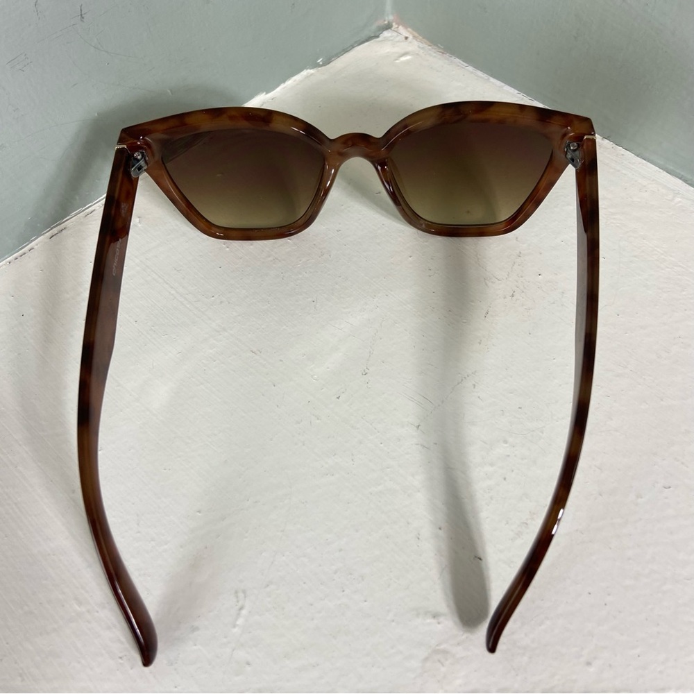 Chico's Tortoise Shell Sunglasses Shades Gradient Lenses Cat Eye - Picture 4 of 10